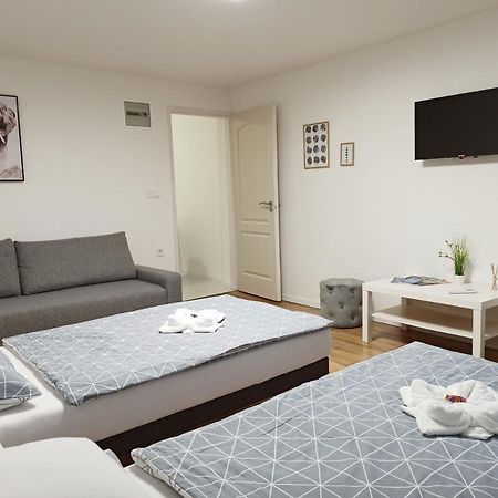 Grafit Apartmanok Hajdunanas Exterior photo