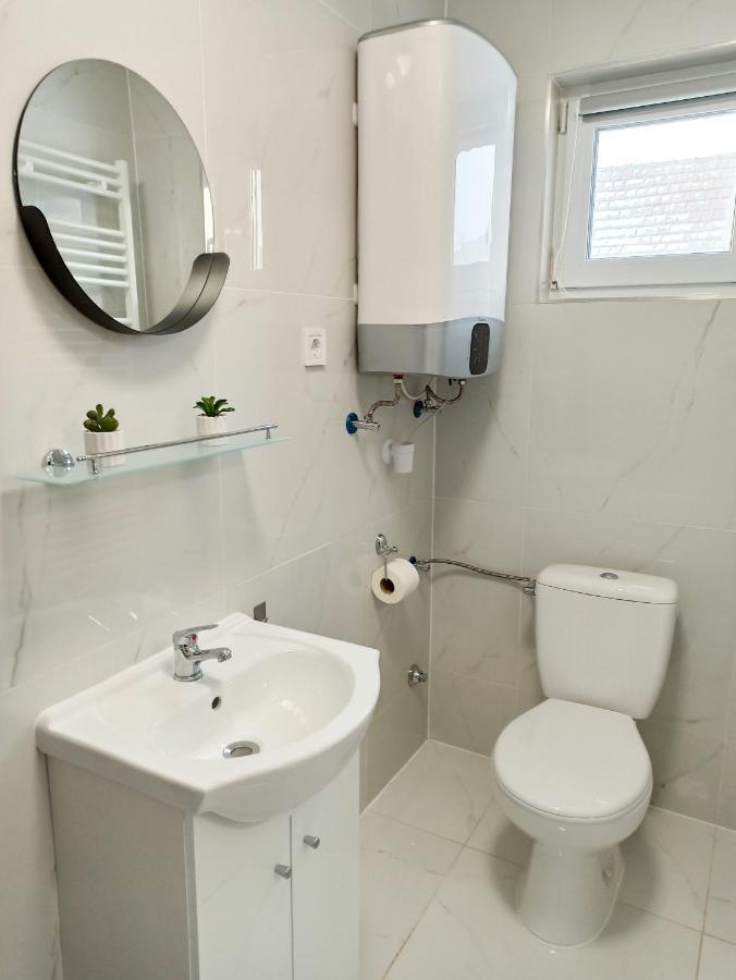 Grafit Apartmanok Hajdunanas Exterior photo