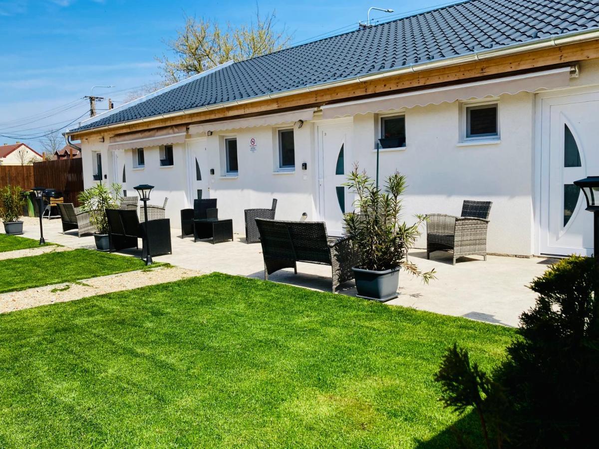 Grafit Apartmanok Hajdunanas Exterior photo